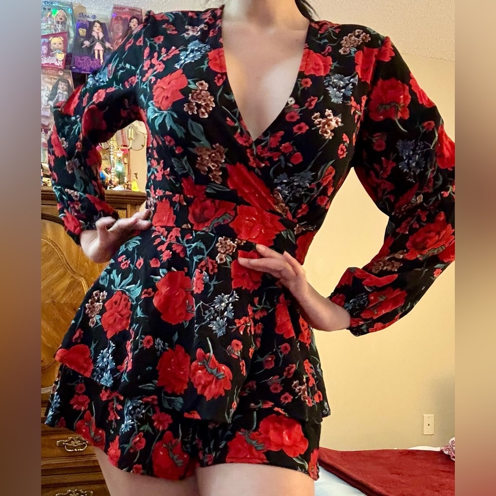 Black/Red Roses Romper V Neck Long Sleeve Double Layer Ruffle Hem Shorts Size M